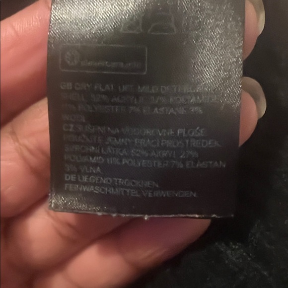 H&M Black V-Neck Women's Sweater - Picture 4 of 4